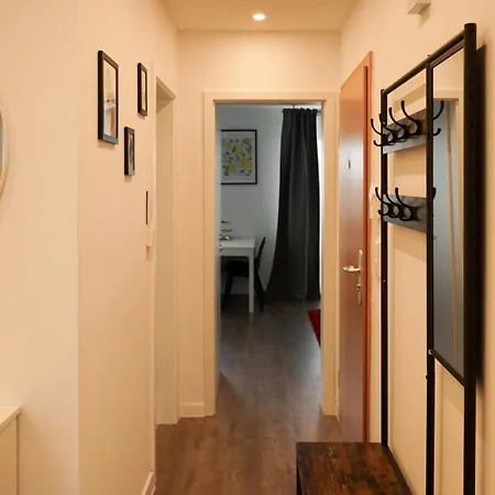 דירה Moeblierte 3-zimmer-wohnung Nahe Duesseldorf In Duisburg-sued דיסבורג