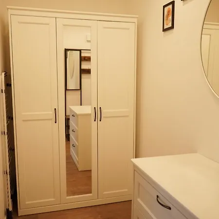 Moeblierte 3-zimmer-wohnung Nahe Duesseldorf In Duisburg-sued شقة