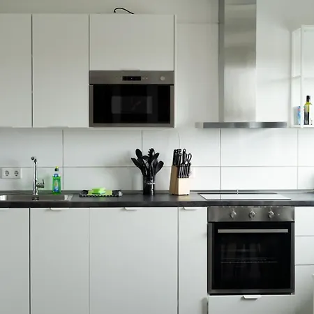 3-zimmer-wohnung Mit Balkon Und Parkplatz In Nahe Duesseldorf Lägenhet *