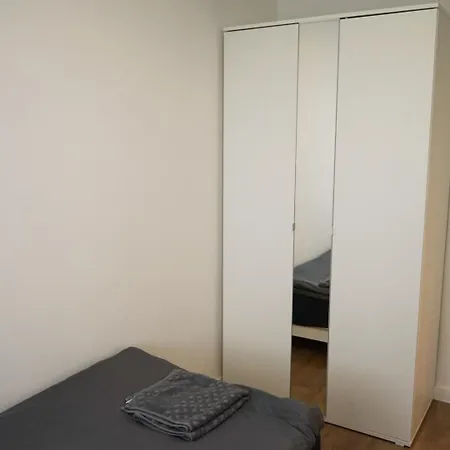Lägenhet 3-zimmer-wohnung Mit Balkon Und Parkplatz In Nahe Duesseldorf *