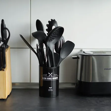 Moeblierte 3-zimmer-wohnung Nahe Duesseldorf In Duisburg-sued דיסבורג