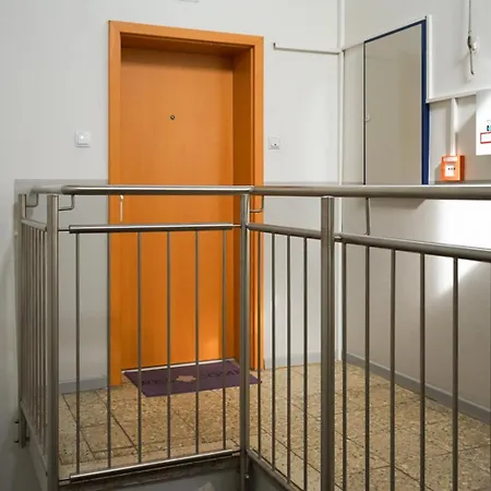 Moeblierte 3-zimmer-wohnung Nahe Duesseldorf In Duisburg-sued *