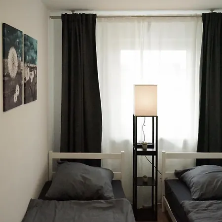 3-Zimmer-Wohnung Mit Balkon Und Parkplatz In Duisburg Nahe Duesseldorf Apartmán *