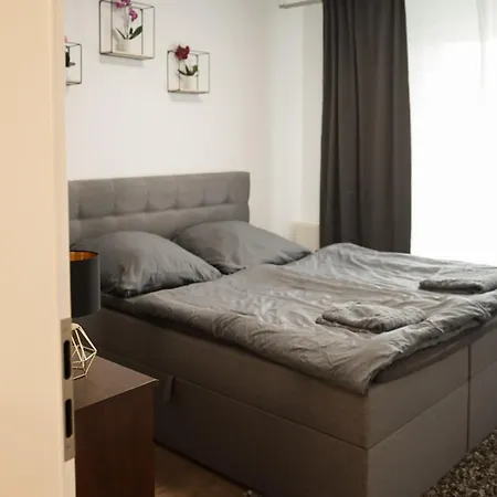 3-zimmer-wohnung Mit Balkon Und Parkplatz In Nahe Duesseldorf Lägenhet Duisburg