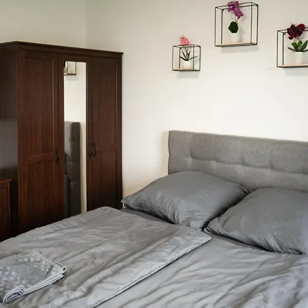 Moeblierte 3-zimmer-wohnung Nahe Duesseldorf In Duisburg-sued *