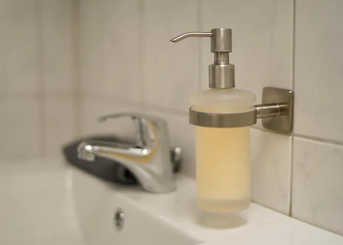 Moeblierte 3-zimmer-wohnung Nahe Duesseldorf In Duisburg-sued Apartment Duisburg