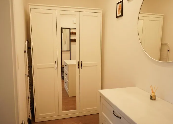 Moeblierte 3-zimmer-wohnung Nahe Duesseldorf In Duisburg-sued Apartment