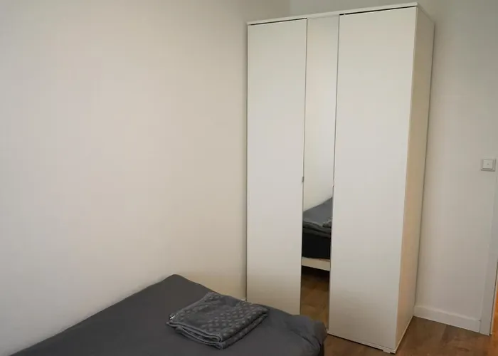 Apartment Moeblierte 3-zimmer-wohnung Nahe Duesseldorf In Duisburg-sued *