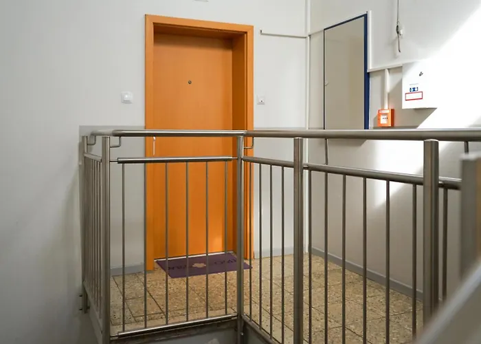 Moeblierte 3-zimmer-wohnung Nahe Duesseldorf In Duisburg-sued *