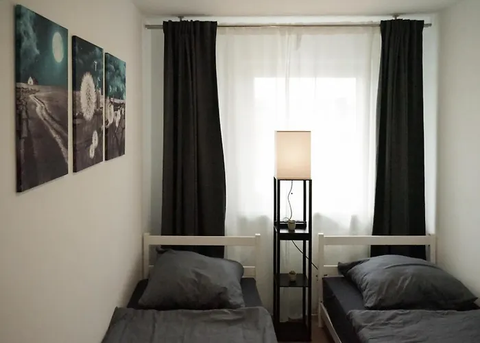 Moeblierte 3-zimmer-wohnung Nahe Duesseldorf In Duisburg-sued Apartment *